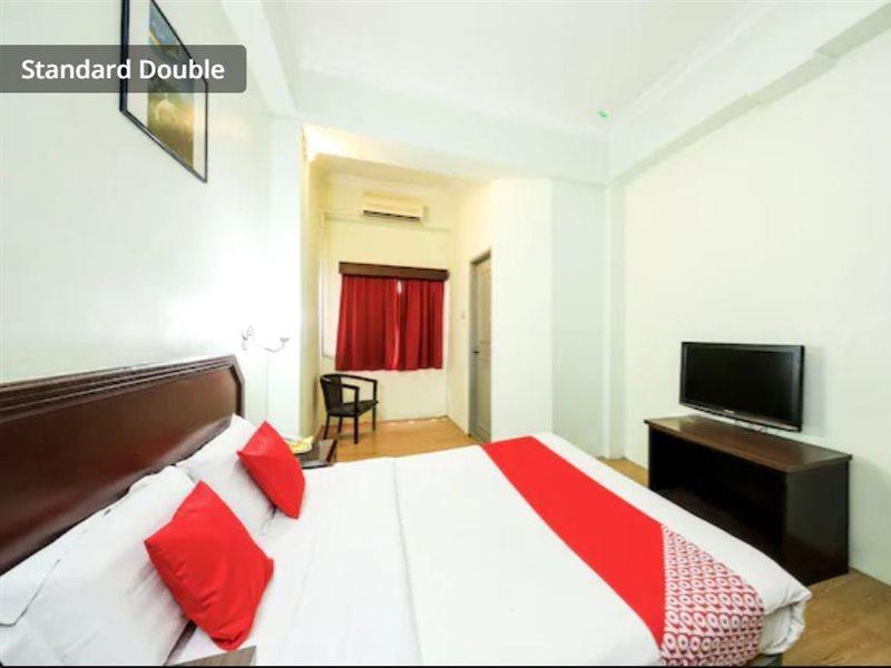 OYO 1007 Grand Supreme Hotel Kuching Exterior foto
