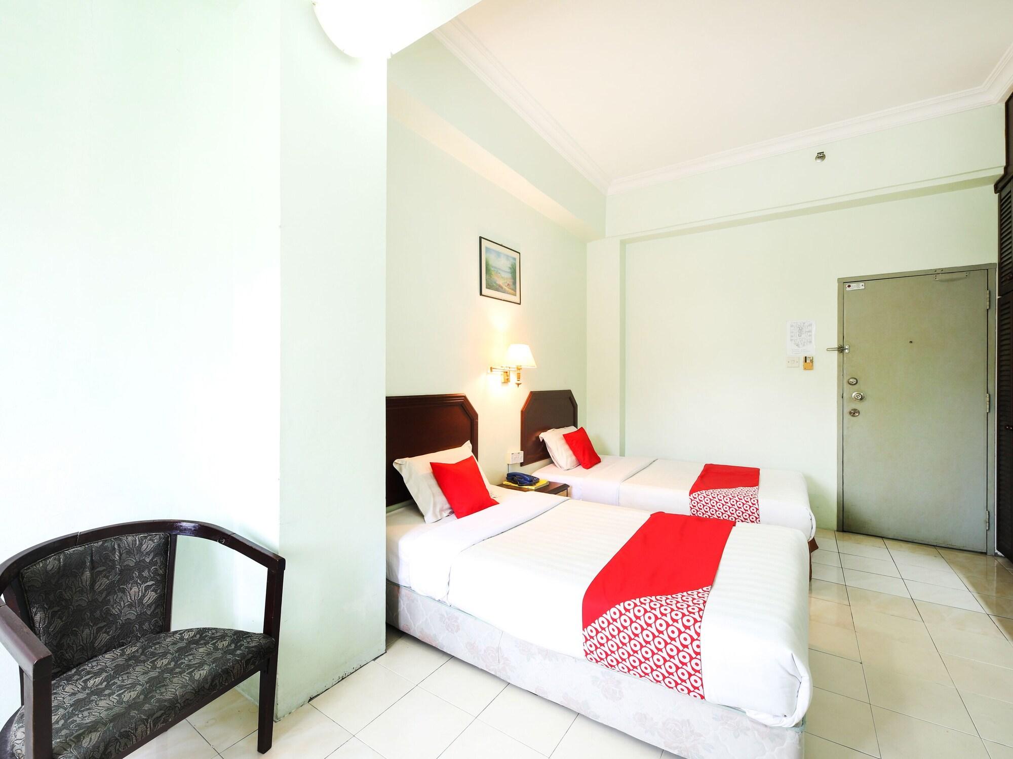 OYO 1007 Grand Supreme Hotel Kuching Exterior foto