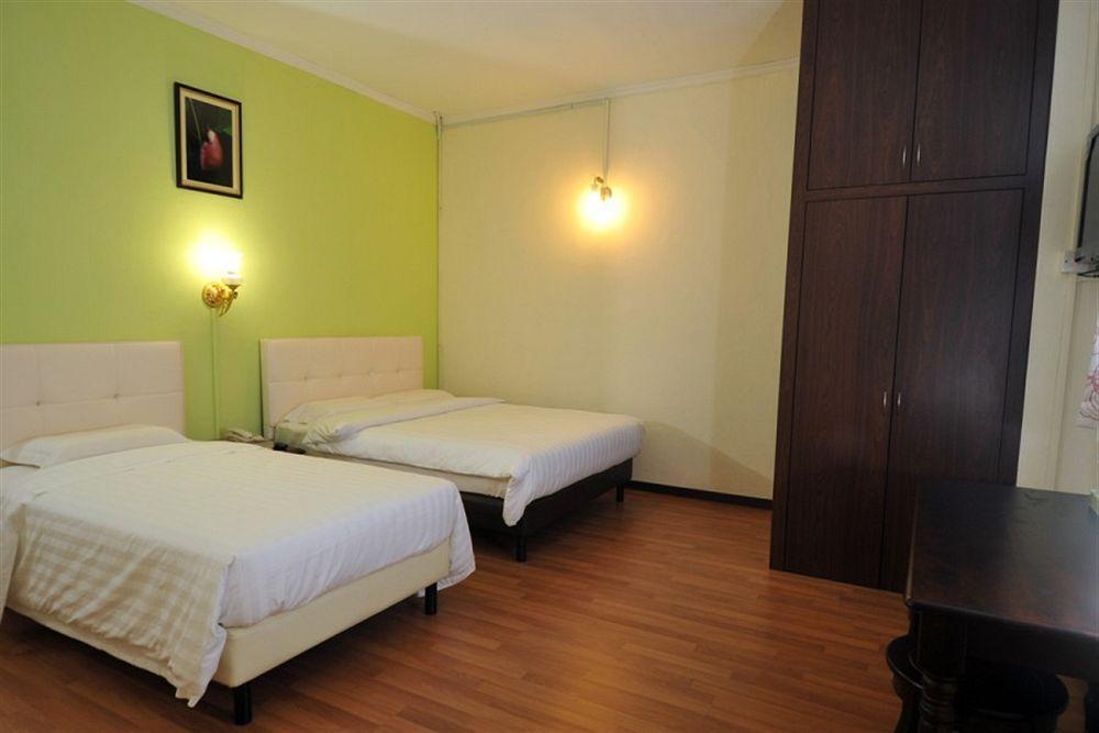 OYO 1007 Grand Supreme Hotel Kuching Exterior foto