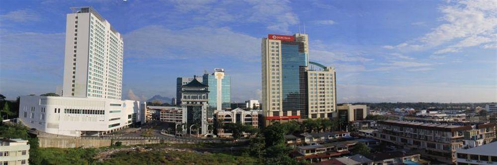 OYO 1007 Grand Supreme Hotel Kuching Exterior foto