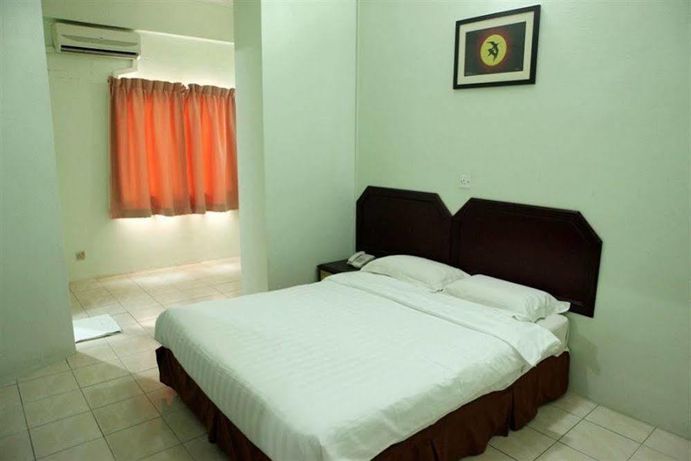 OYO 1007 Grand Supreme Hotel Kuching Exterior foto