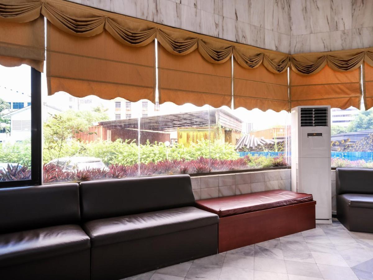 OYO 1007 Grand Supreme Hotel Kuching Exterior foto